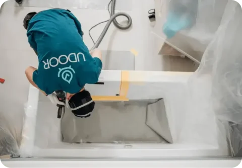 UDOOR fürdőkádajtó beépítés_vágás